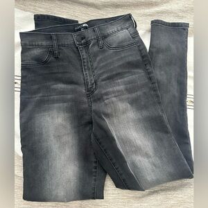 🖤BN Fashion Nova Gray wash skinny jeans🖤